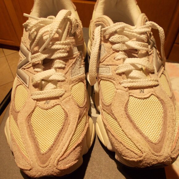 New Balance Women's Blush and Cream 9060 - Picture 5 of 5